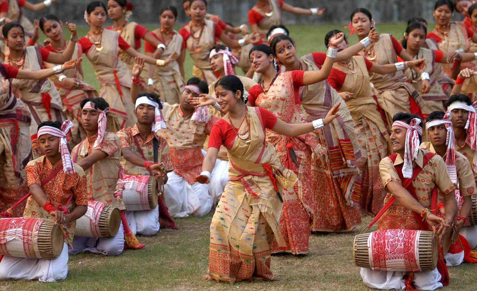 india-dancing-bihu-festival